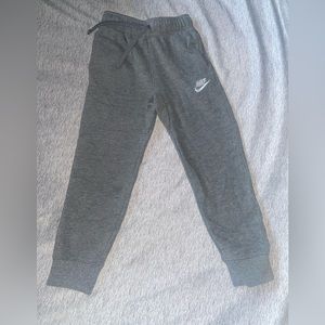 Boys Nike sweatpants gray size 5-6